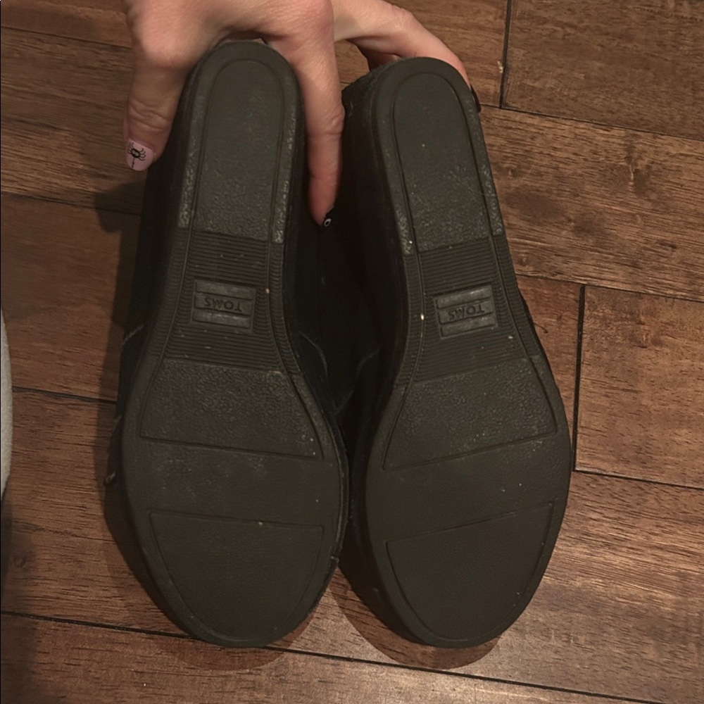 Toms Women's Black Lace-Up Boots - Picture 7 of 10